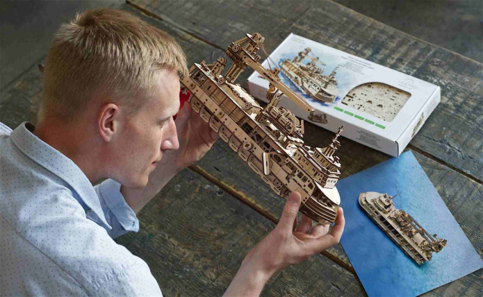 Puzzle 3D z drewna Statek badawczy Ugears